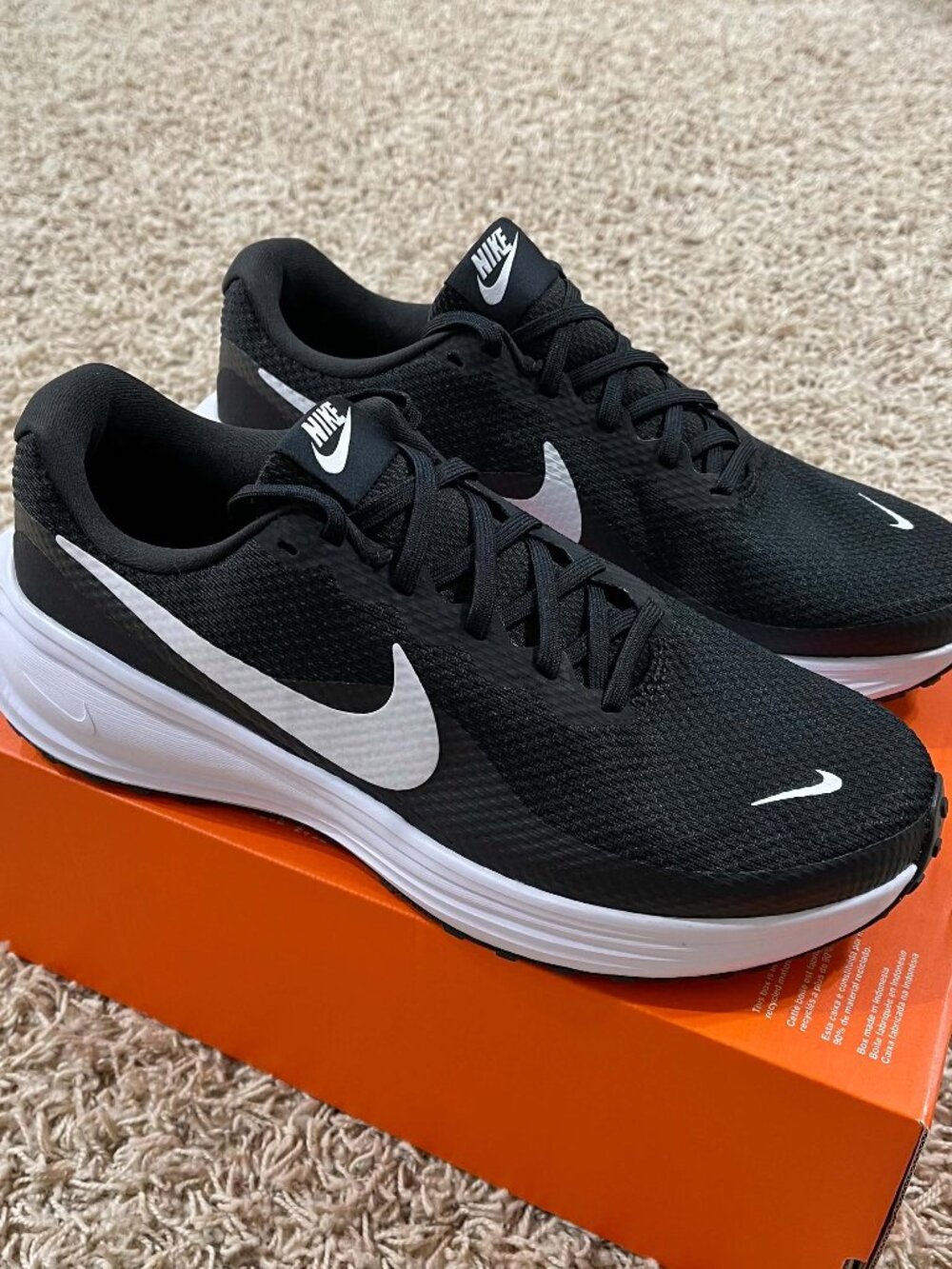 Nike Women’s Revolution 8 Wide Road Running Shoes Black HQ1995-002, Size 11.5